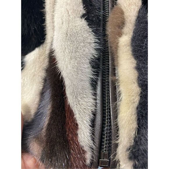 Medium, Euro Collections, unique fur vest, with leather trim. Like new condition - Picture 3 of 8